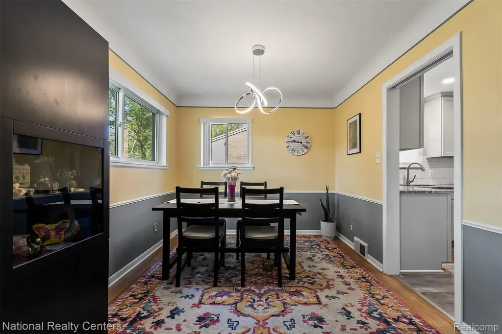 16996 Elizabeth Street Beverly Hills Village MI 48025