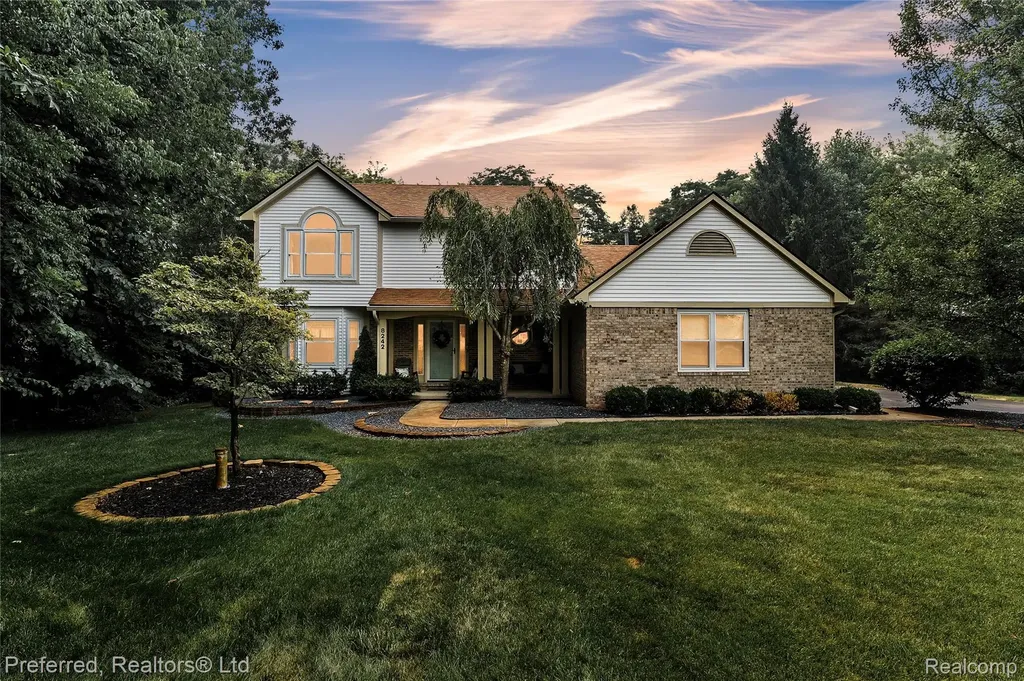 8242 Terrace Court Hamburg Township MI 48169