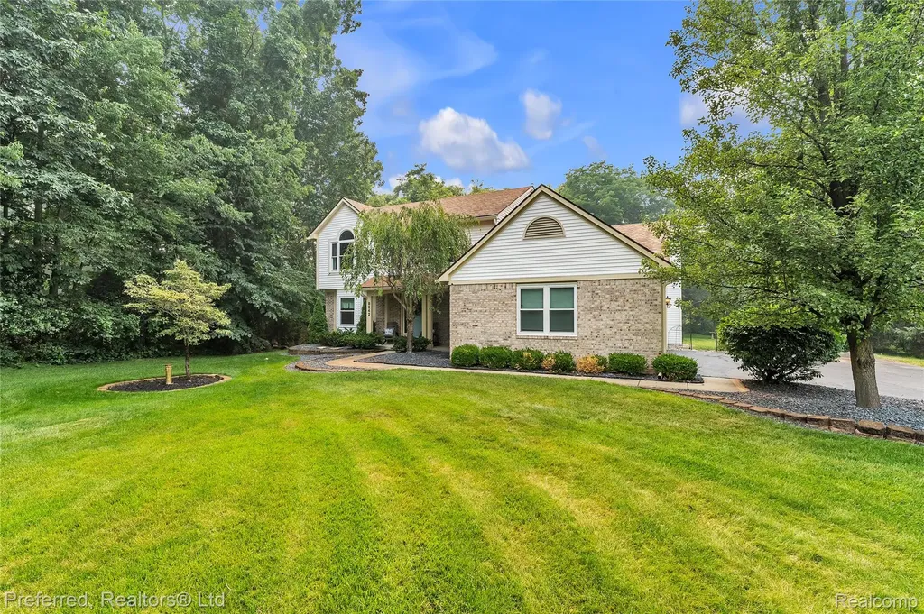 8242 Terrace Court Hamburg Township MI 48169