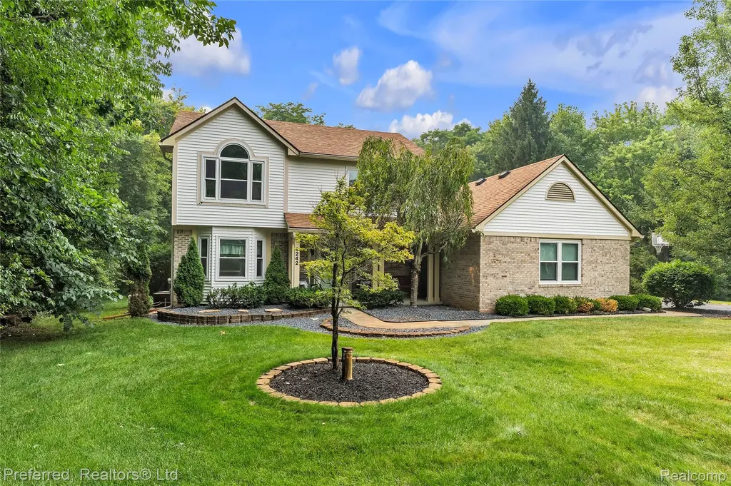 8242 Terrace Court Hamburg Township MI 48169