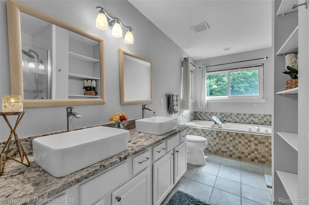 8242 Terrace Court Hamburg Township MI 48169