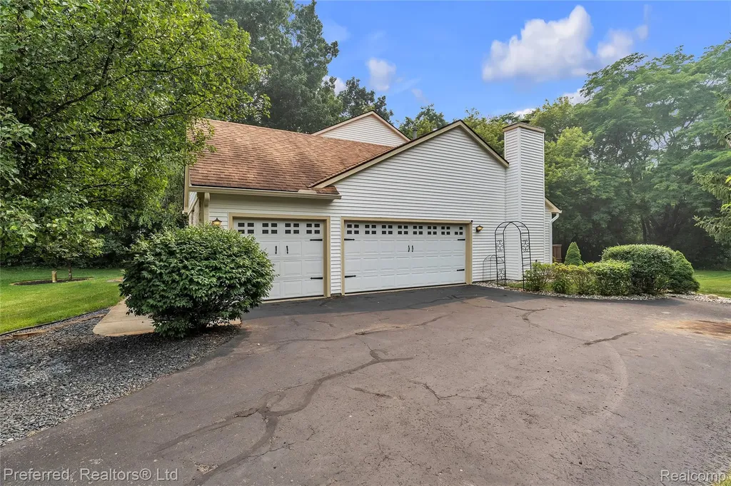 8242 Terrace Court Hamburg Township MI 48169
