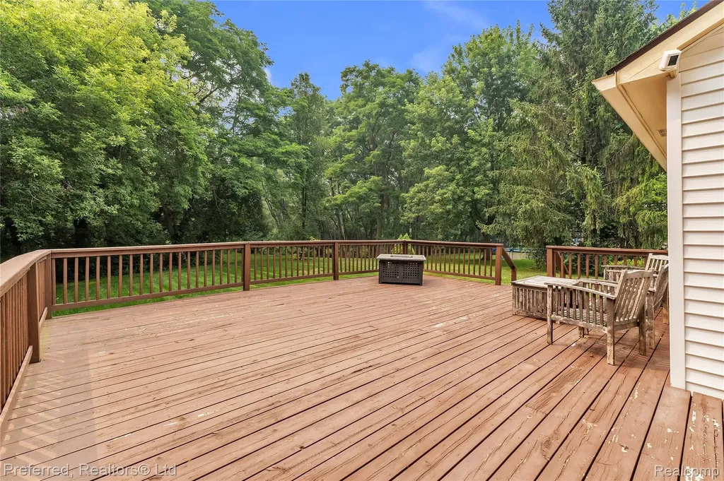 8242 Terrace Court Hamburg Township MI 48169