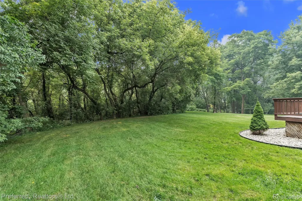 8242 Terrace Court Hamburg Township MI 48169