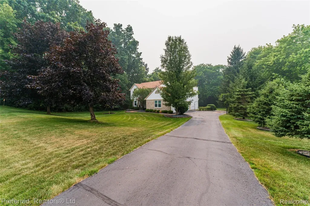 8242 Terrace Court Hamburg Township MI 48169