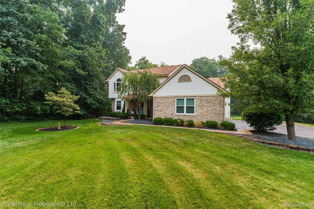 8242 Terrace Court Hamburg Township MI 48169