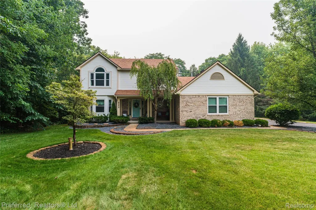 8242 Terrace Court Hamburg Township MI 48169