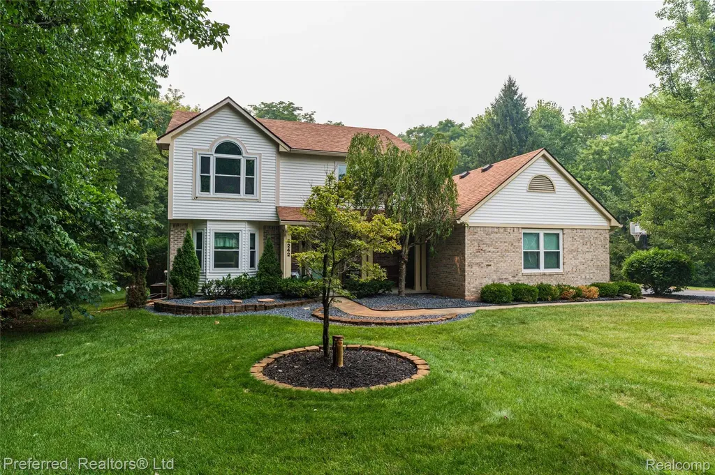 8242 Terrace Court Hamburg Township MI 48169