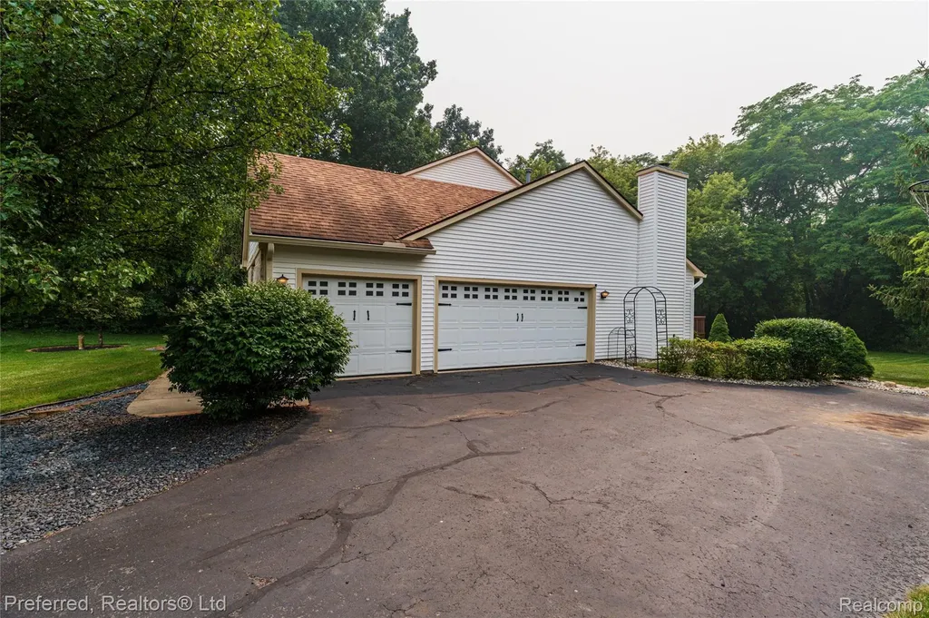 8242 Terrace Court Hamburg Township MI 48169