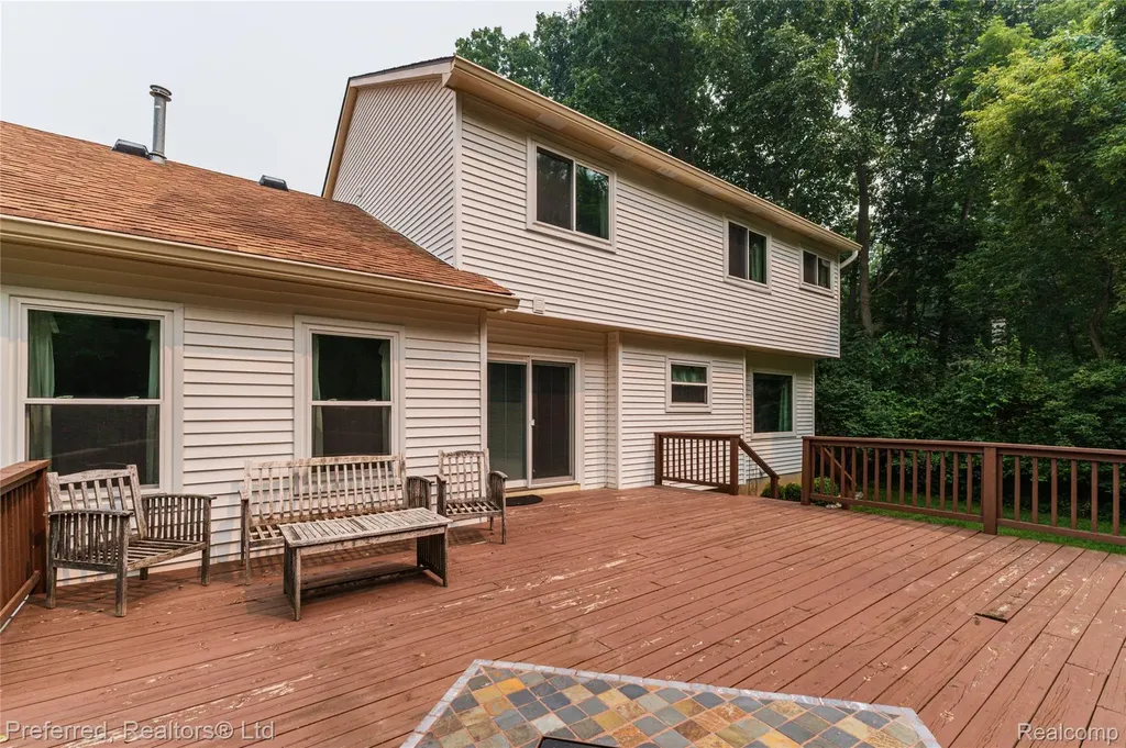 8242 Terrace Court Hamburg Township MI 48169