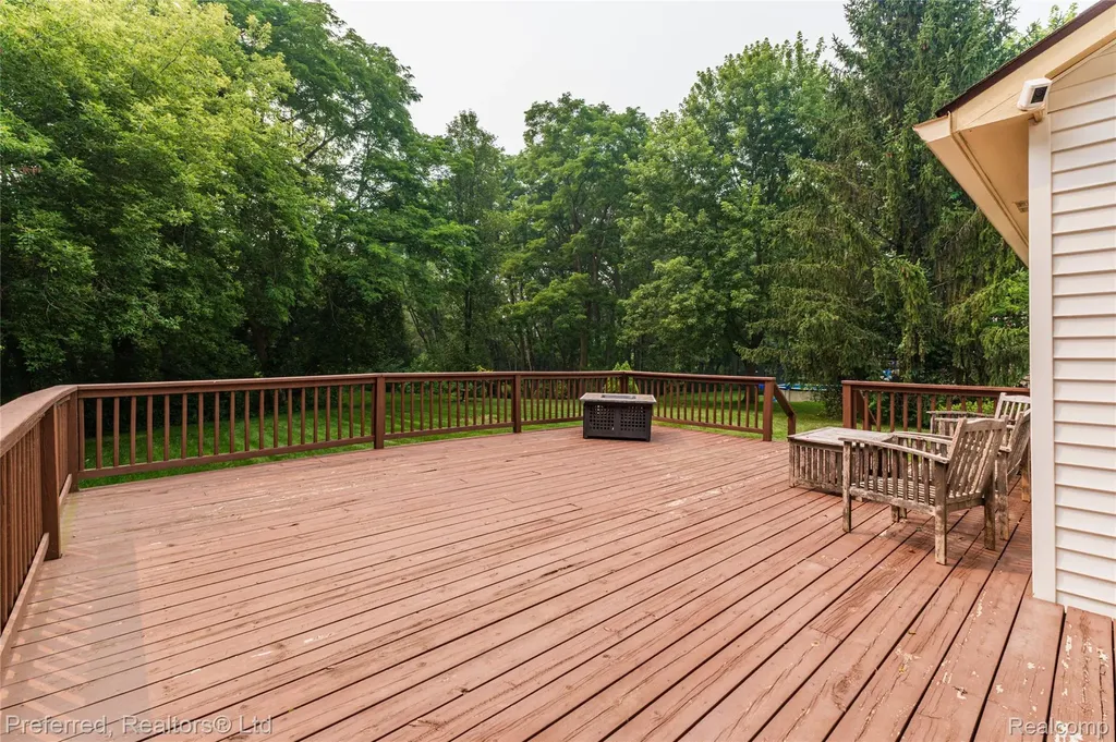 8242 Terrace Court Hamburg Township MI 48169