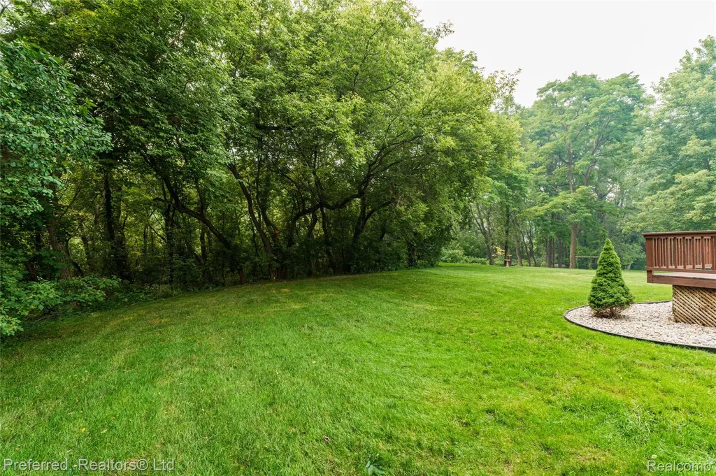 8242 Terrace Court Hamburg Township MI 48169