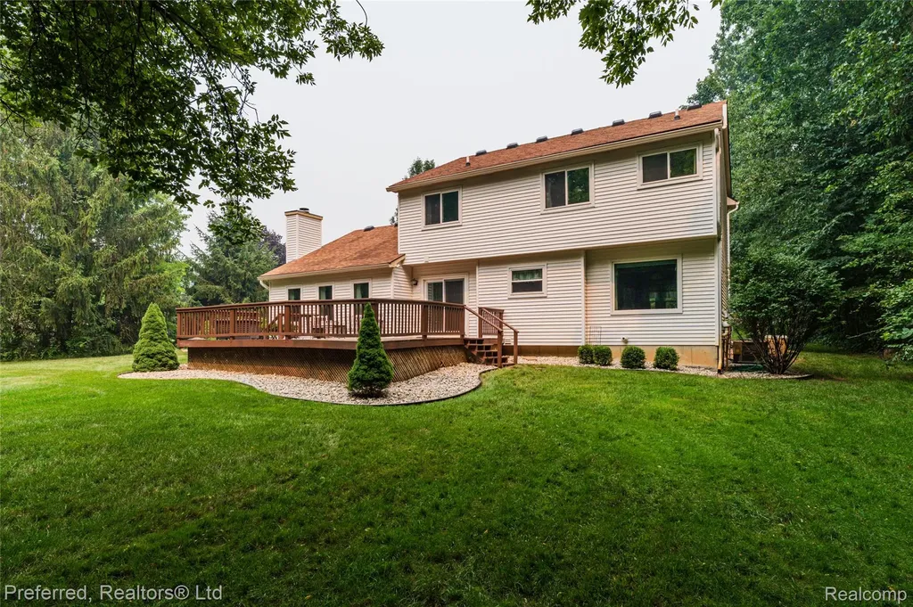 8242 Terrace Court Hamburg Township MI 48169