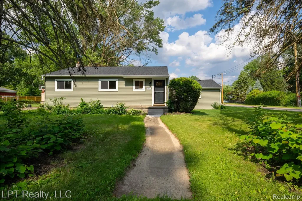 19412 Gaylord Redford Charter Township MI 48240