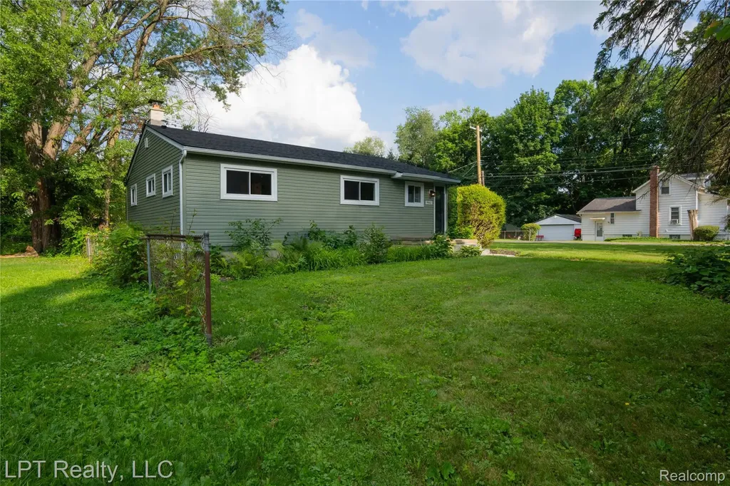 19412 Gaylord Redford Charter Township MI 48240
