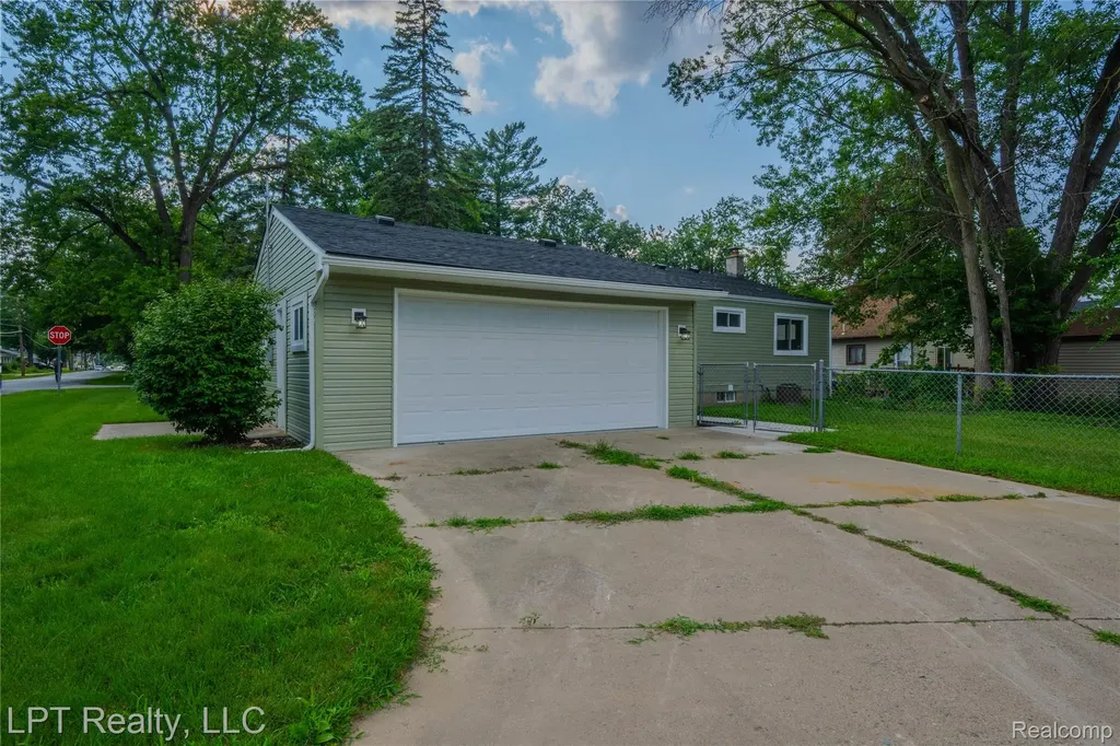 19412 Gaylord Redford Charter Township MI 48240