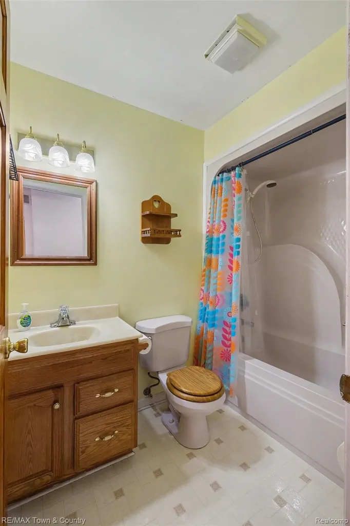 1291 W Tobias Road Vienna Charter Township MI 48420