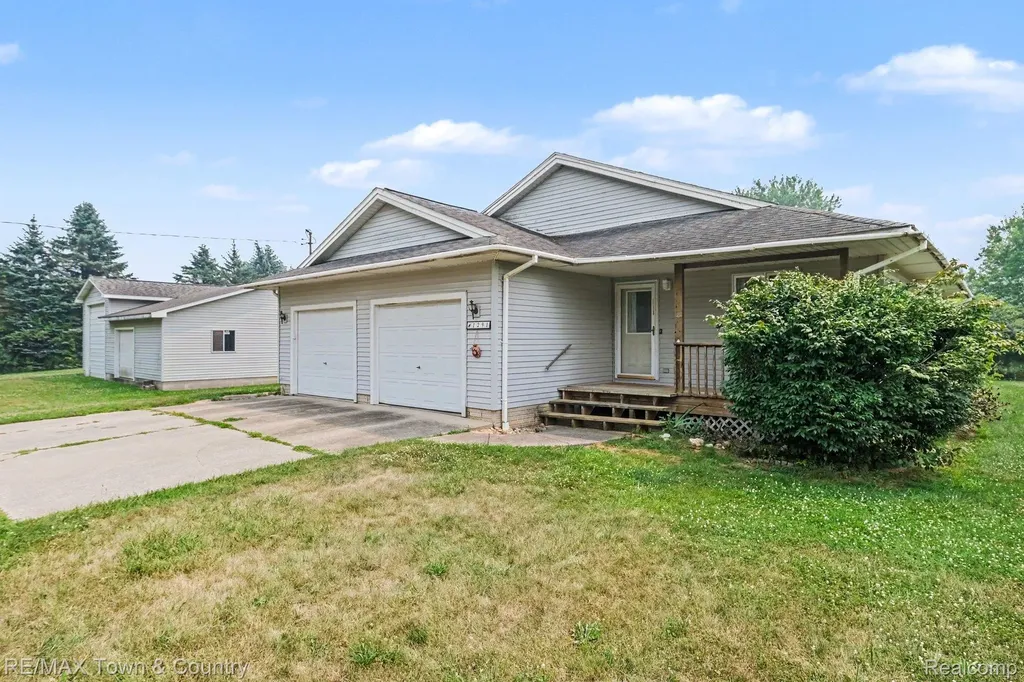 1291 W Tobias Road Vienna Charter Township MI 48420