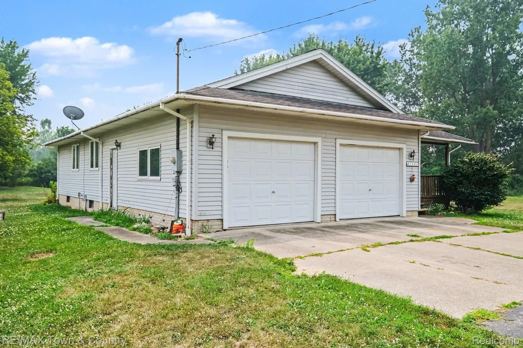 1291 W Tobias Road Vienna Charter Township MI 48420