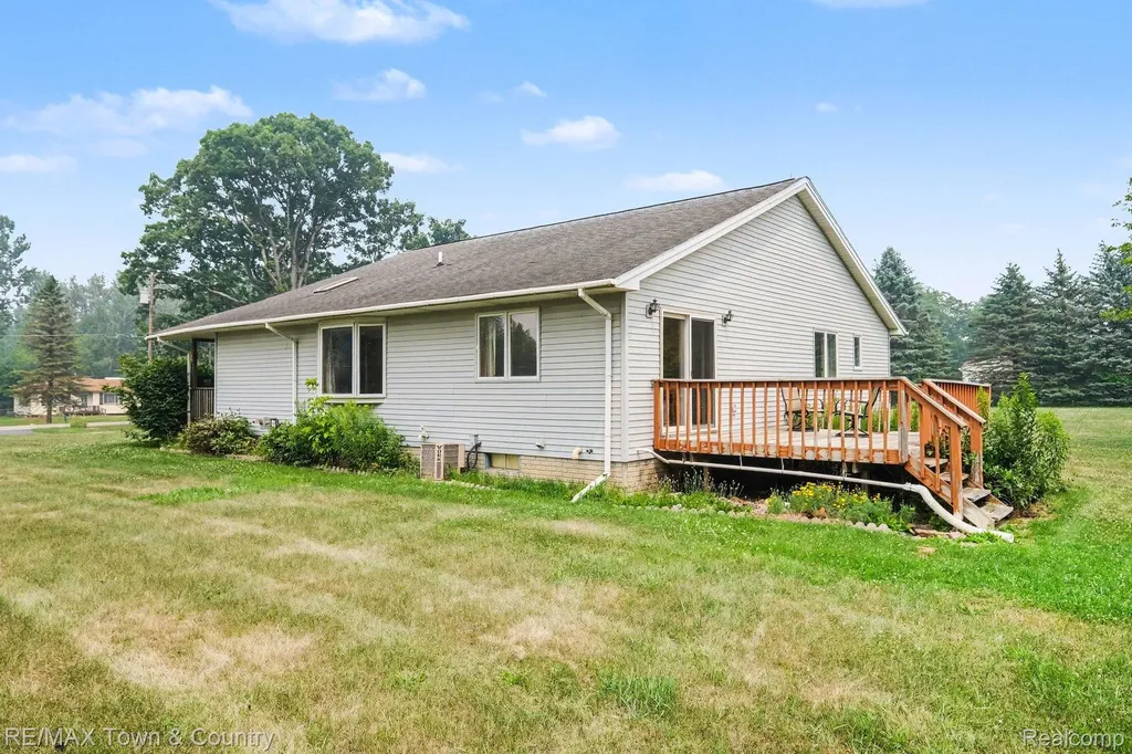 1291 W Tobias Road Vienna Charter Township MI 48420