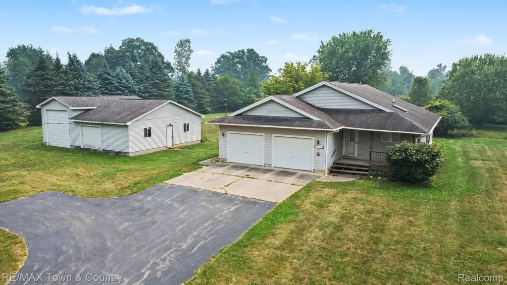 1291 W Tobias Road Vienna Charter Township MI 48420