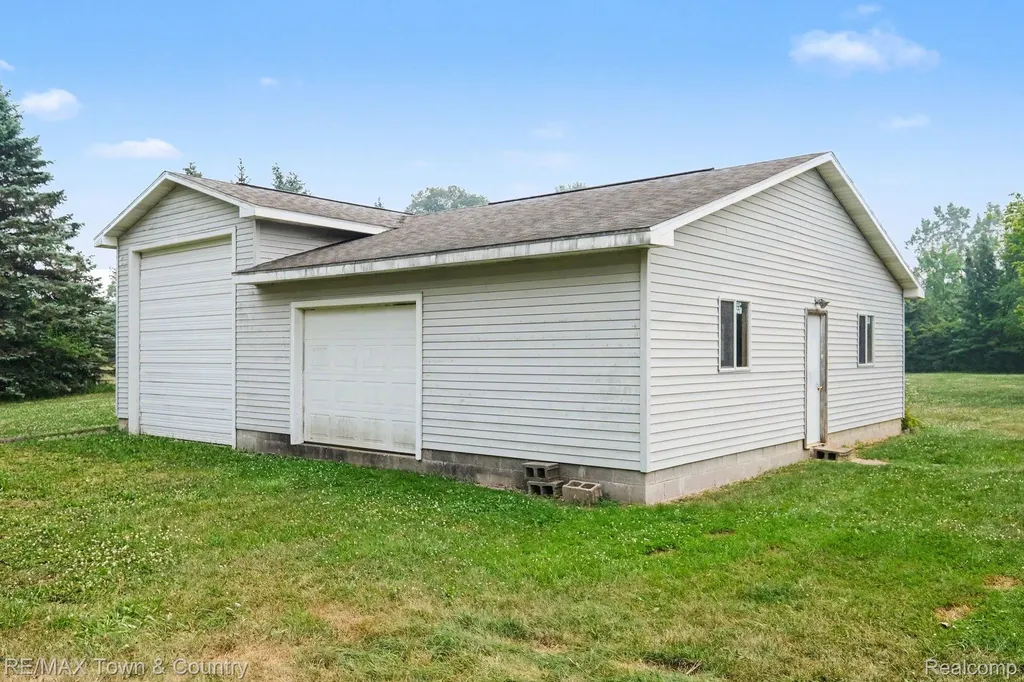 1291 W Tobias Road Vienna Charter Township MI 48420