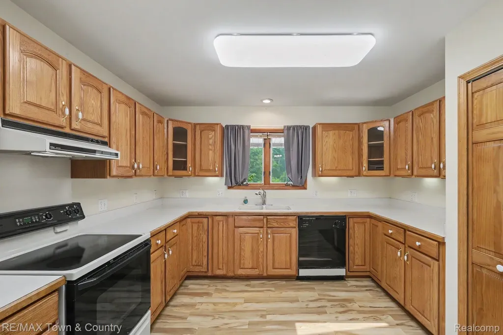 1291 W Tobias Road Vienna Charter Township MI 48420