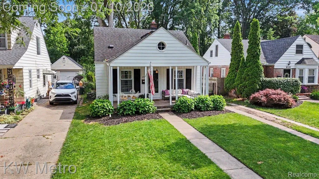 615 Royal Avenue Royal Oak City MI 48073