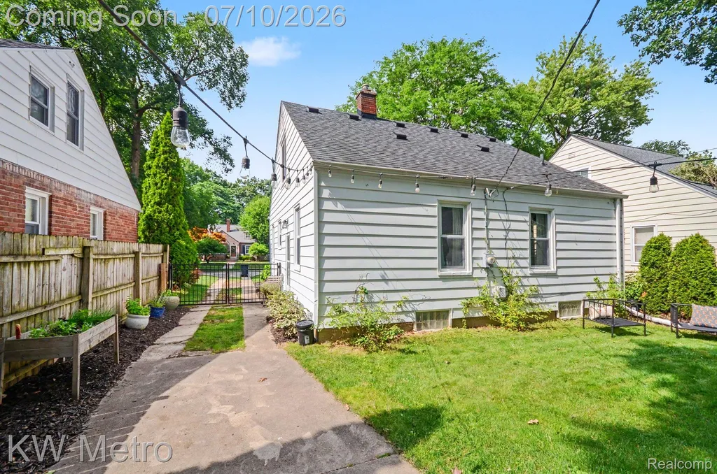 615 Royal Avenue Royal Oak City MI 48073