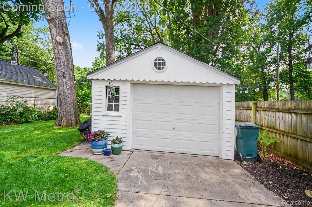 615 Royal Avenue Royal Oak City MI 48073