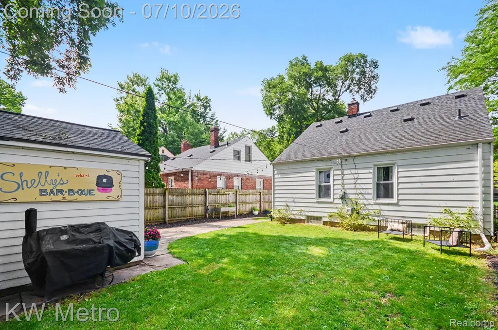 615 Royal Avenue Royal Oak City MI 48073