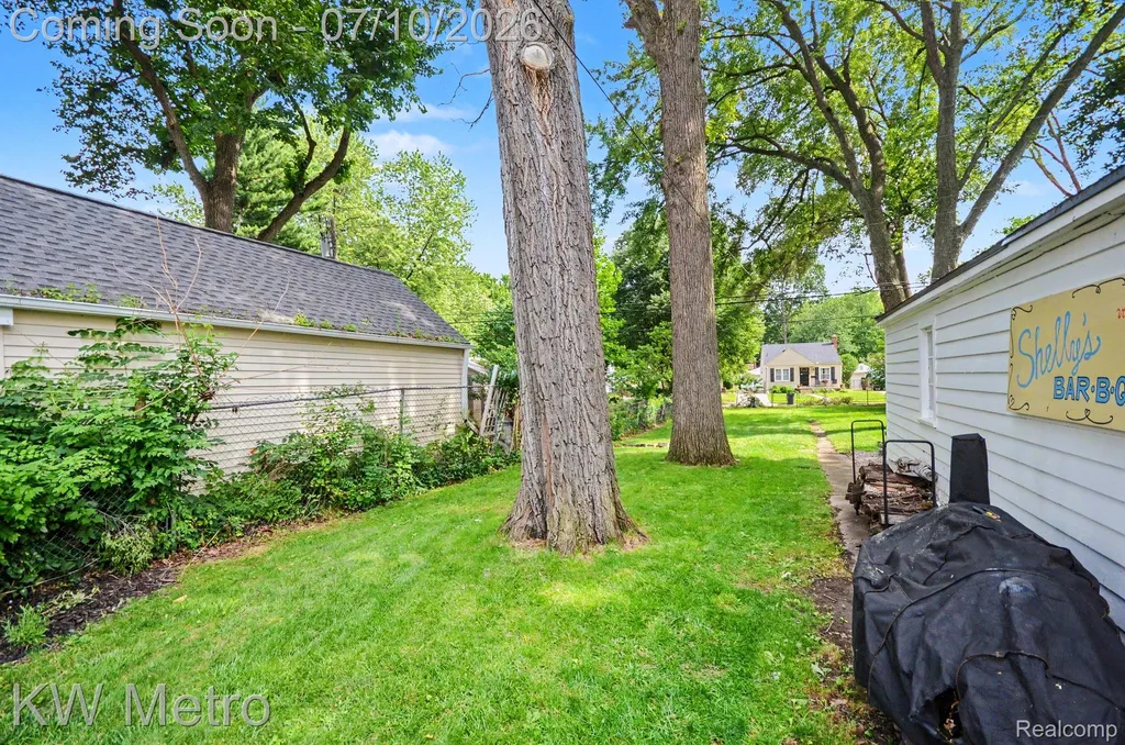 615 Royal Avenue Royal Oak City MI 48073