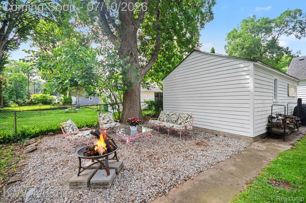 615 Royal Avenue Royal Oak City MI 48073
