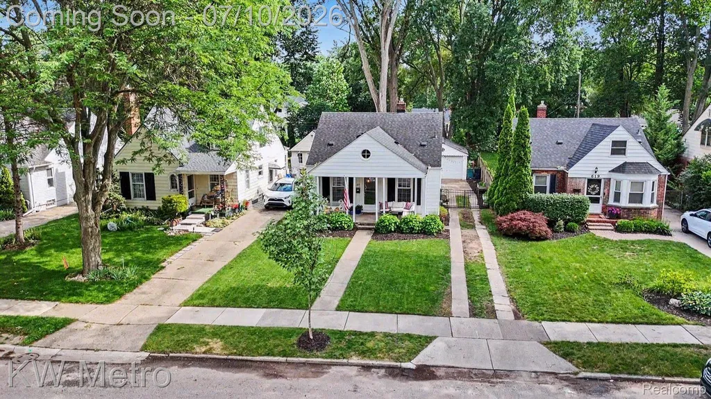 615 Royal Avenue Royal Oak City MI 48073