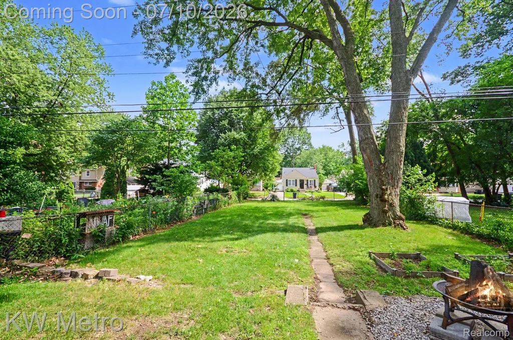 615 Royal Avenue Royal Oak City MI 48073