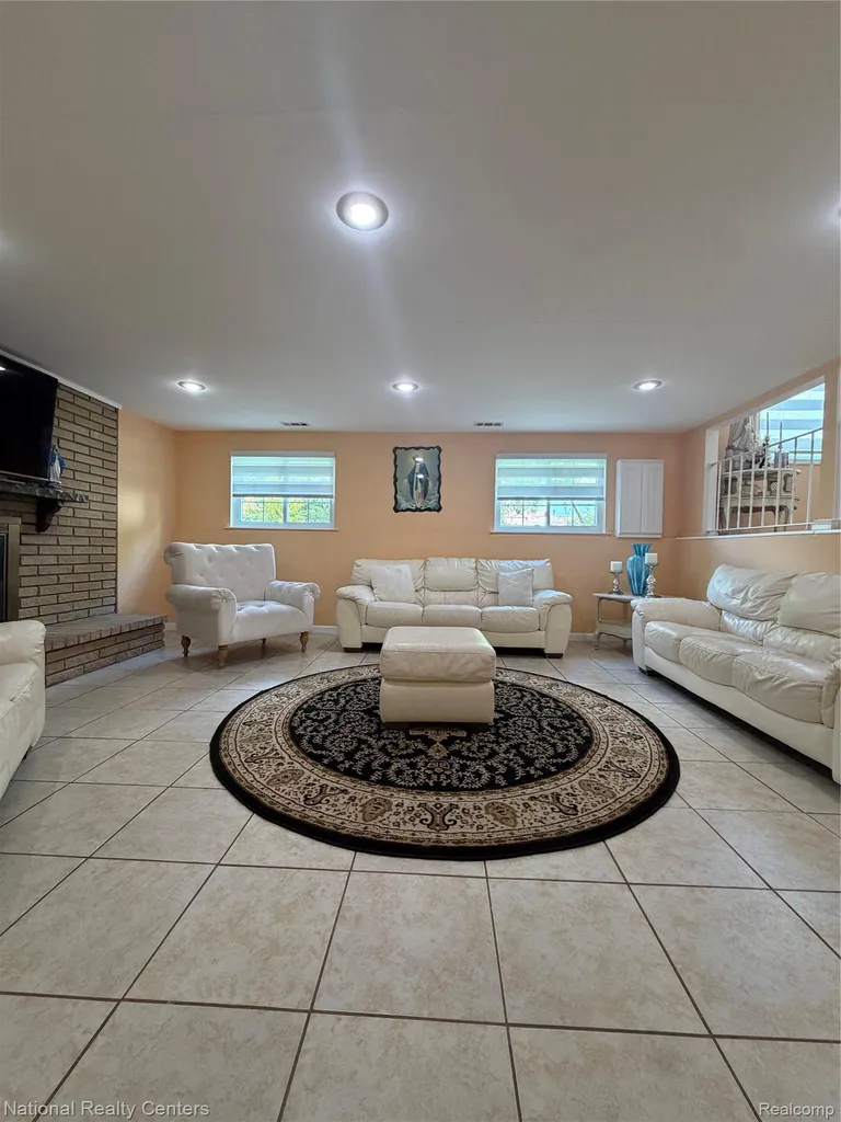 39392 Owendale Drive Sterling Heights City MI 48310