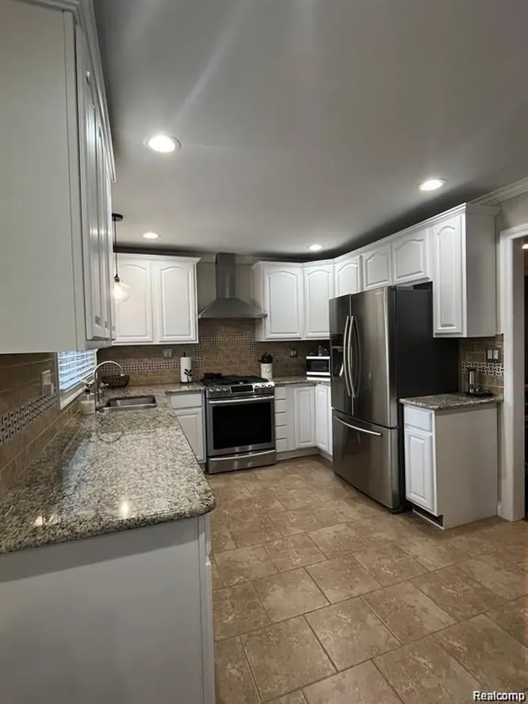 1341 Catalpa Drive Rochester City MI 48307