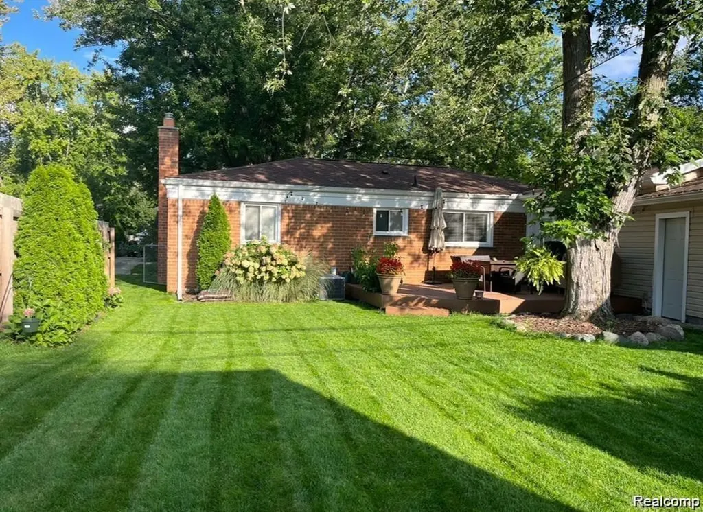 1341 Catalpa Drive Rochester City MI 48307