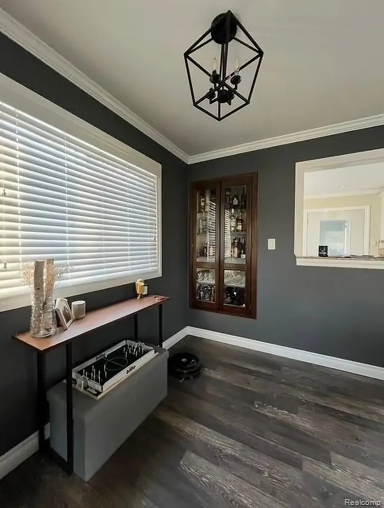 1341 Catalpa Drive Rochester City MI 48307