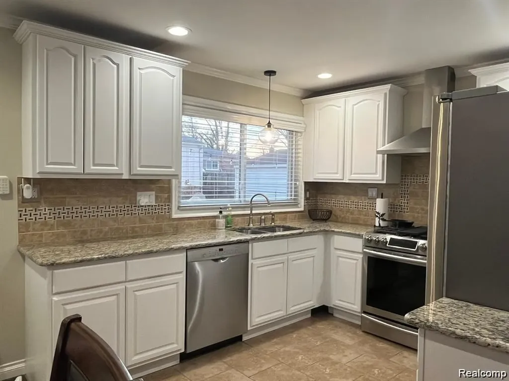 1341 Catalpa Drive Rochester City MI 48307