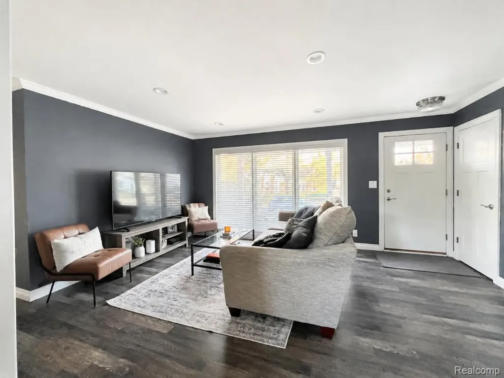 1341 Catalpa Drive Rochester City MI 48307