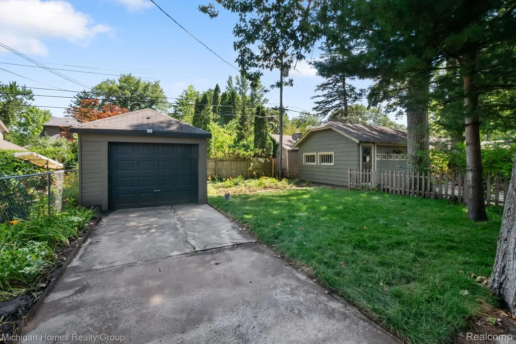 62 Wellesley Dr. Drive Pleasant Ridge City MI 48069