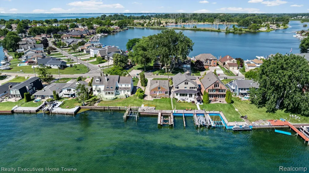 38536 Lakeshore Drive Harrison Charter Township MI 48045