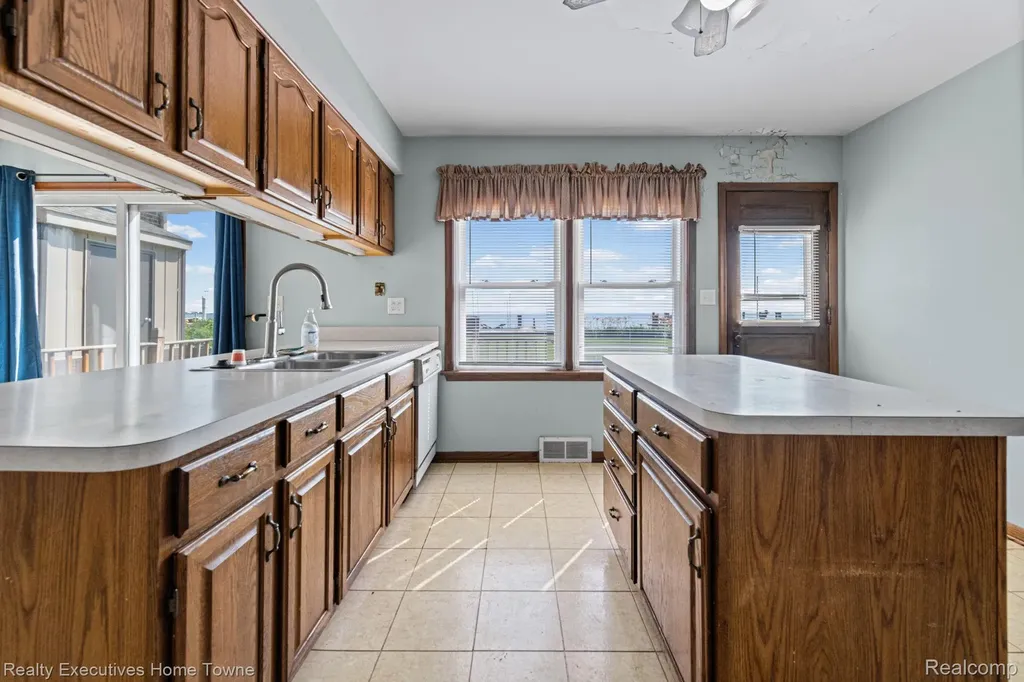 38536 Lakeshore Drive Harrison Charter Township MI 48045