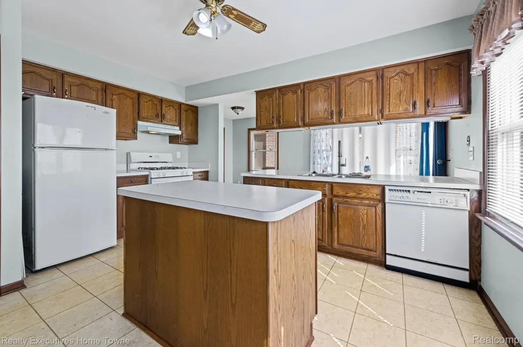 38536 Lakeshore Drive Harrison Charter Township MI 48045
