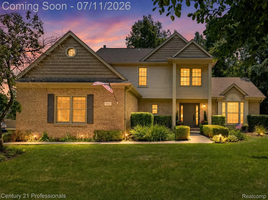 689 Woodfield Way Rochester Hills City MI 48307