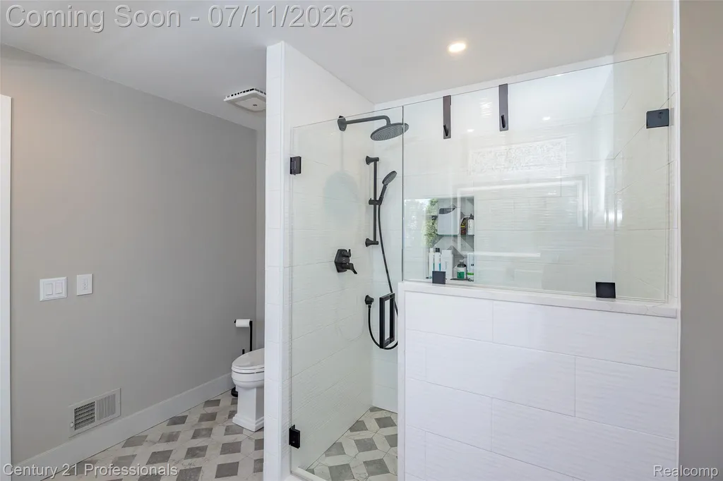 689 Woodfield Way Rochester Hills City MI 48307