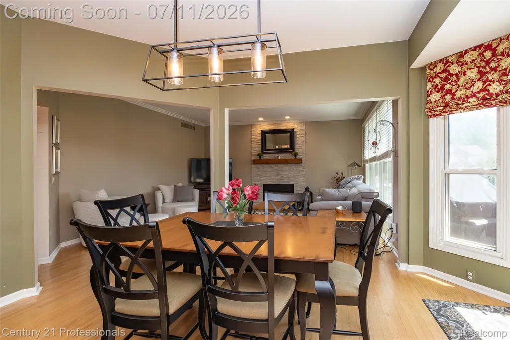 689 Woodfield Way Rochester Hills City MI 48307