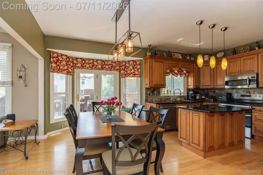 689 Woodfield Way Rochester Hills City MI 48307