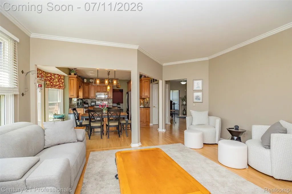 689 Woodfield Way Rochester Hills City MI 48307